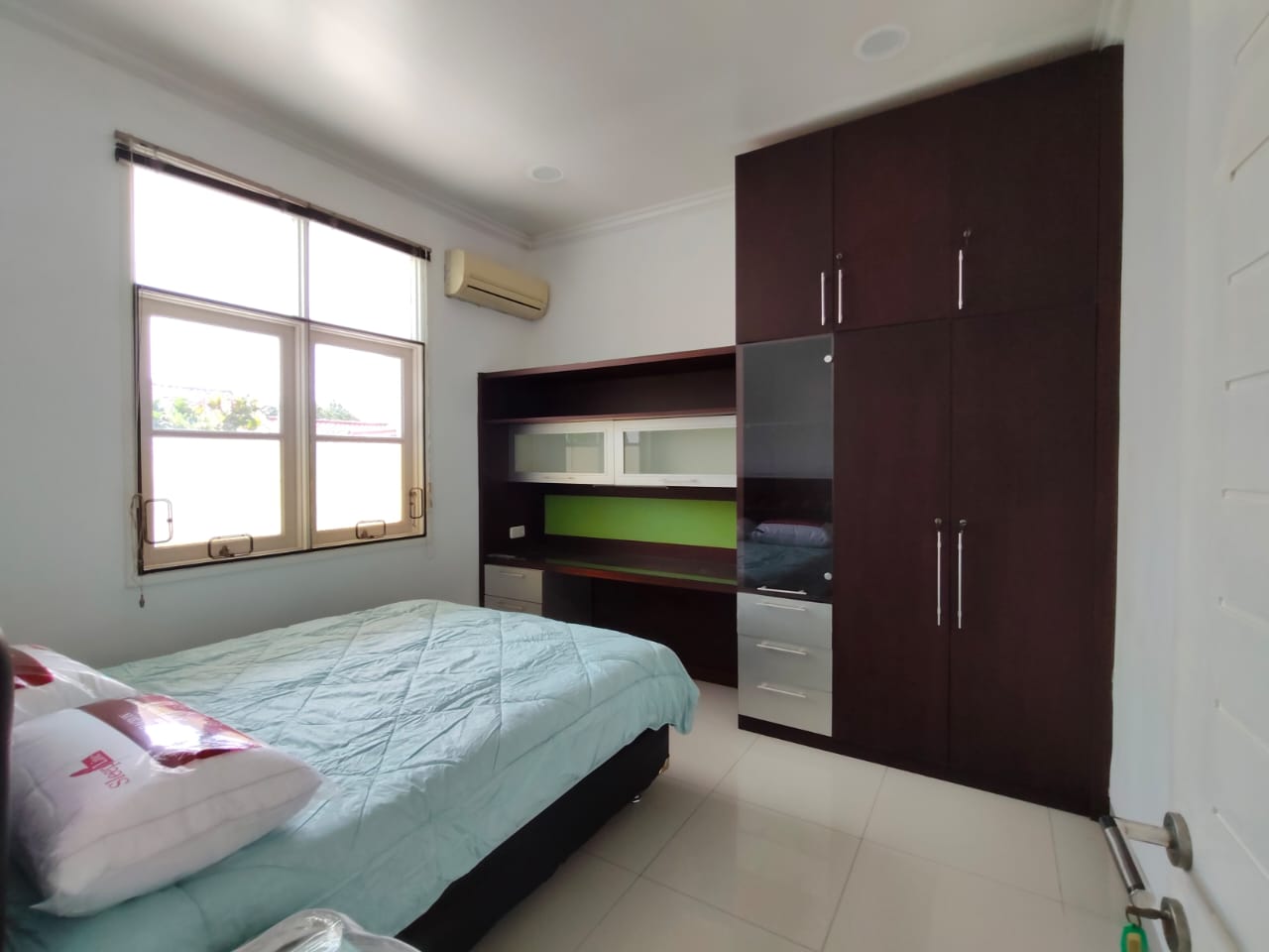 Rumah Disewakan di Cluster Taman Beverly Lippo Cikarang